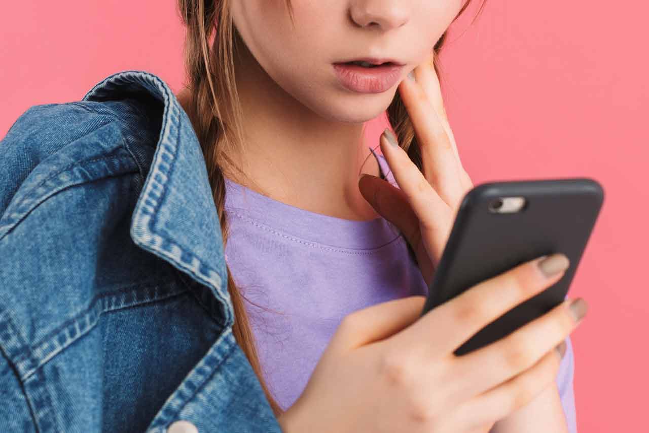 teens on phone